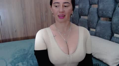 Lia online show from 02-25-25, 07:47
