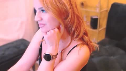 Sarah  Follow me  Thumb UP  online show from 01-06-25, 04:26