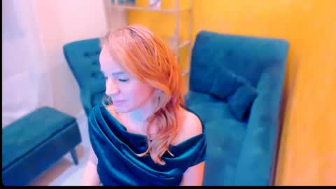Sarah  Follow me  Thumb UP  online show from 01-08-25, 08:06