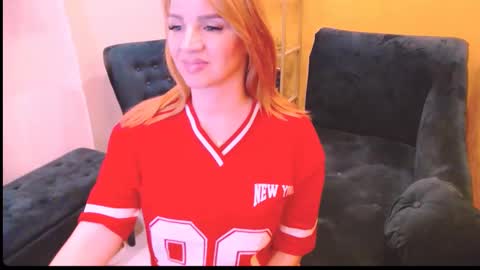 Sarah  Follow me  Thumb UP  online show from 01-31-25, 01:23
