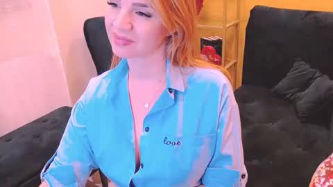 Sarah  Follow me  Thumb UP  online show from 02-10-25, 01:11