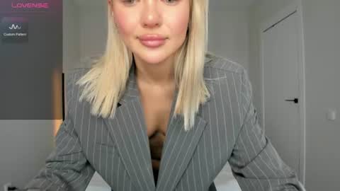 sarahphyllis online show from 06-11-26, 01:42