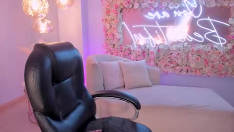 Sarah Rhodes online show from 01-05-26, 05:27