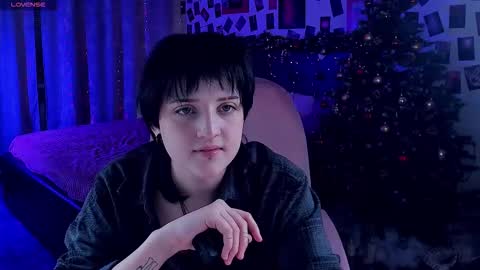 Snapshot of sarahshelby chatting on 12-18-25, 10:32 Sarah online show from 12-18-25, 10:32