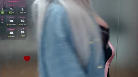 Snapshot of sarahstone_ chatting on 10-18-25, 06:16 Sarah online show from 10-18-25, 06:16