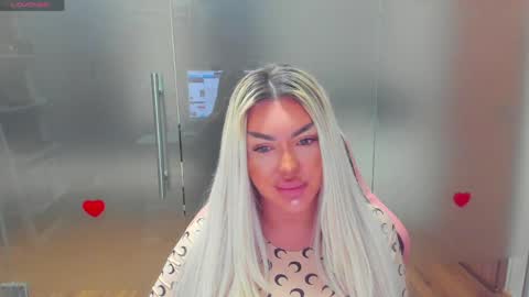 Snapshot of sarahstone_ chatting on 04-07-26, 08:26 Sarah online show from 04-07-26, 08:26