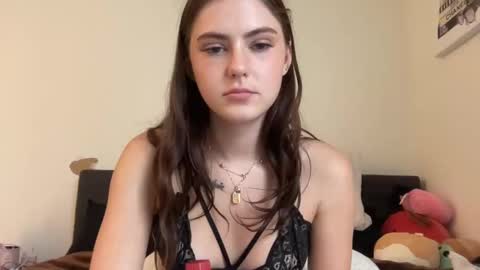 SarahxOliver online show from 09-11-25, 05:35