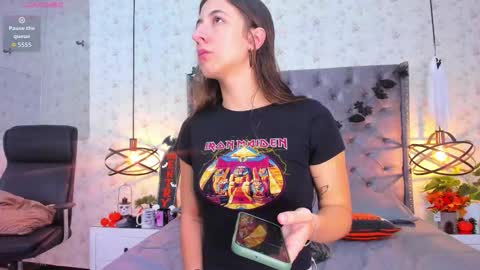 Snapshot of sarajonness_ chatting on 10-26-25, 01:28 Sara Jonnes online show from 10-26-25, 01:28