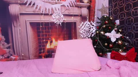 Sara  online show from 12-24-24, 01:06