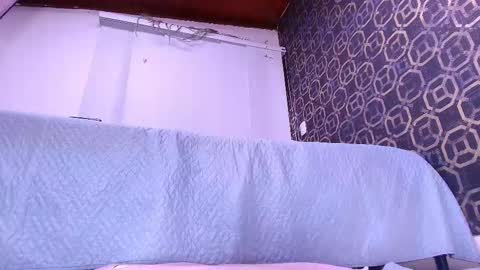 Snapshot of sarak_ chatting on 10-23-25, 11:53 Sara online show from 10-23-25, 11:53