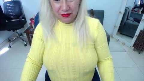 Saraloves online show from 09-30-25, 03:28