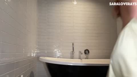 Snapshot of saraloverays chatting on 01-19-25, 04:01 Back from Vacay Follow for more here online show from 01-19-25, 04:01