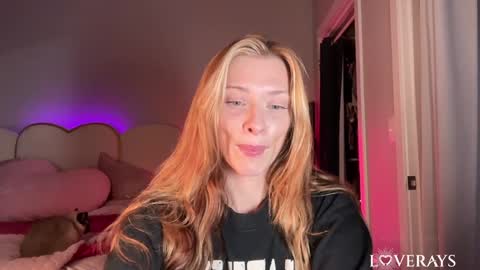 Snapshot of saraloverays chatting on 10-17-25, 04:04 Back from Vacay Follow for more here online show from 10-17-25, 04:04