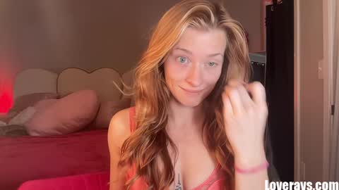 Snapshot of saraloverays chatting on 10-21-25, 08:53 Back from Vacay Follow for more here online show from 10-21-25, 08:53