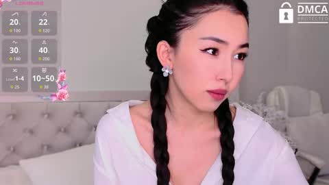 Mia online show from 09-30-25, 06:29