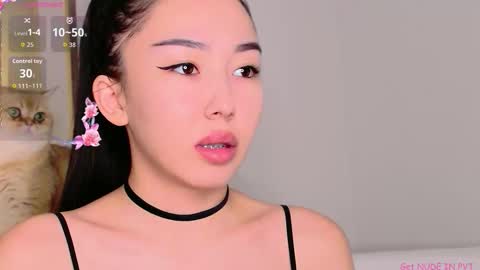 Mia online show from 10-30-25, 09:11