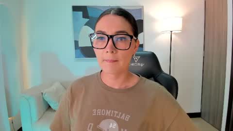 I am Sara  online show from 06-25-26, 02:44
