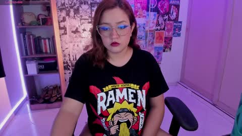 Snapshot of sararuales5 chatting on 01-17-25, 01:03 Sara Ruales online show from 01-17-25, 01:03