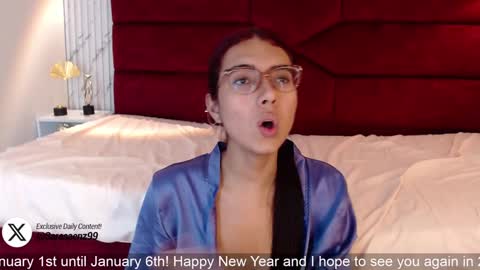 Snapshot of sarasaenz_99 chatting on 12-31-24, 01:36 Sara online show from 12-31-24, 01:36