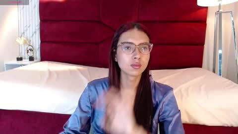 Snapshot of sarasaenz_99 chatting on 01-26-25, 10:35 Sara online show from 01-26-25, 10:35