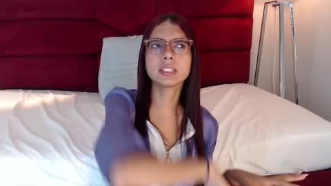 Snapshot of sarasaenz_99 chatting on 02-16-25, 10:32 Sara online show from 02-16-25, 10:32