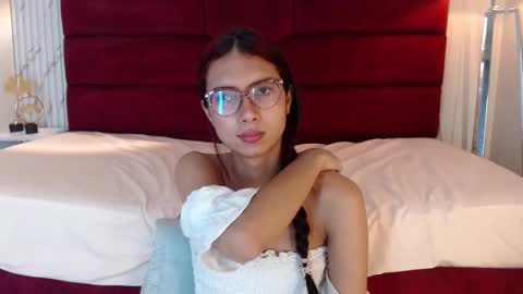 Snapshot of sarasaenz_99 chatting on 02-21-25, 10:59 Sara online show from 02-21-25, 10:59