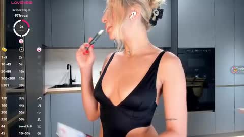 Sara online show from 06-24-26, 01:59