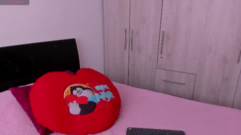 Sara   online show from 06-10-26, 03:11