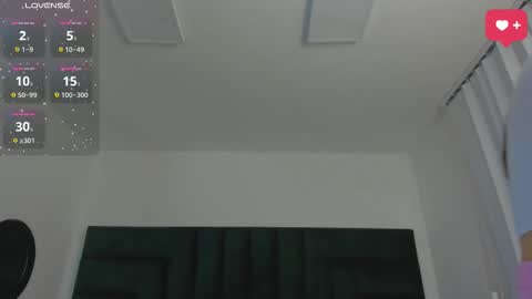 Snapshot of sarawagner_ chatting on 09-15-25, 12:10 online show from 09-15-25, 12:10