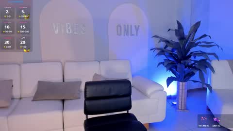 Sara Winstone online show from 03-12-25, 11:33