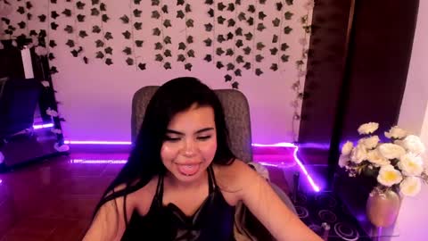 Snapshot of saray__jones chatting on 01-16-25, 04:07 saray__jones online show from 01-16-25, 04:07