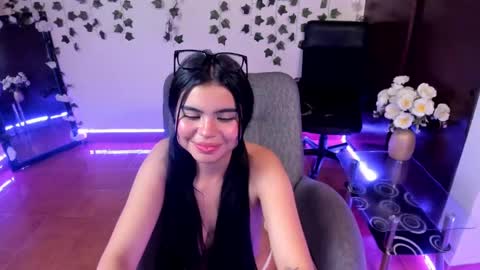 Snapshot of saray__jones chatting on 01-20-25, 07:14 saray__jones online show from 01-20-25, 07:14