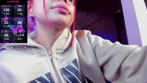 Snapshot of saray__jones chatting on 09-16-25, 01:06 saray__jones online show from 09-16-25, 01:06
