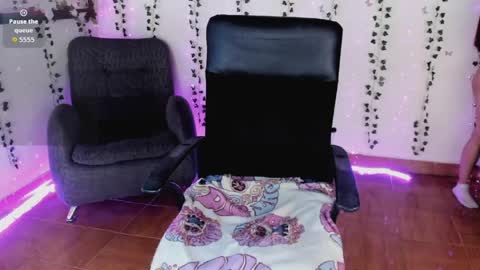 saray__jones online show from 04-06-26, 05:36