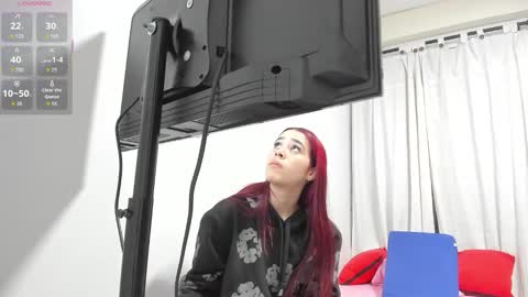 Snapshot of sarenlux chatting on 10-24-25, 12:01 Baby Saren online show from 10-24-25, 12:01