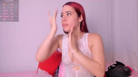 Snapshot of sarenlux chatting on 10-26-25, 01:50 Baby Saren online show from 10-26-25, 01:50