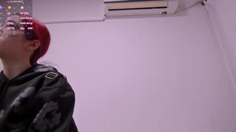 Snapshot of sarenlux chatting on 10-27-25, 12:09 Baby Saren online show from 10-27-25, 12:09