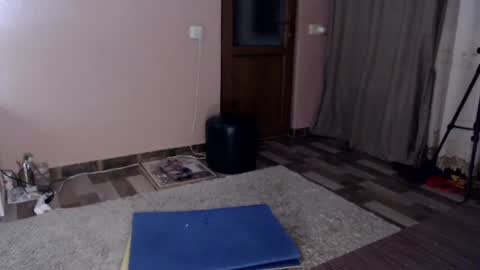   online show from 06-15-26, 08:00
