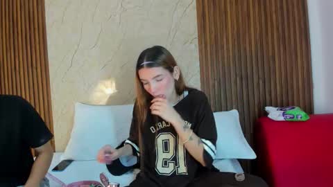  SARIYA Y ALEXIS  online show from 02-17-26, 11:29