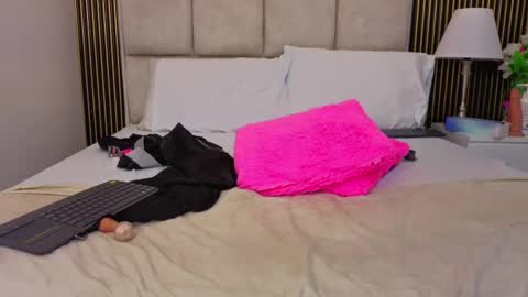 Snapshot of sarita_evanss_ chatting on 09-18-25, 11:56 Sara online show from 09-18-25, 11:56