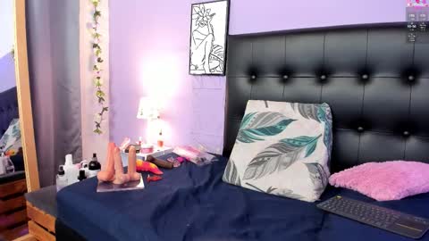 Sara online show from 11-11-25, 01:38