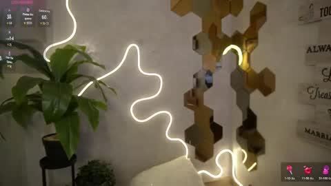 Snapshot of saritas_ chatting on 04-04-26, 12:53 SARA online show from 04-04-26, 12:53