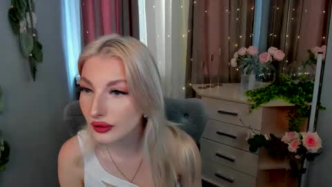 Snapshot of sarrah_blush chatting on 09-17-25, 08:16 sarrah_blush online show from 09-17-25, 08:16