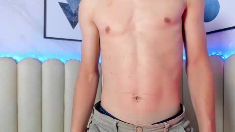 Snapshot of sasha_blazes chatting on 10-18-25, 04:37 sasha_blazes online show from 10-18-25, 04:37