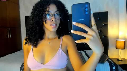 Snapshot of sasha_fox0 chatting on 01-12-25, 10:01 emy online show from 01-12-25, 10:01