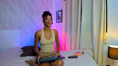 Snapshot of sasha_fox0 chatting on 03-08-25, 06:43 emy online show from 03-08-25, 06:43