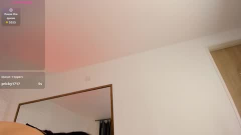 Snapshot of sasha_wolff chatting on 02-14-26, 12:29 Sasha online show from 02-14-26, 12:29