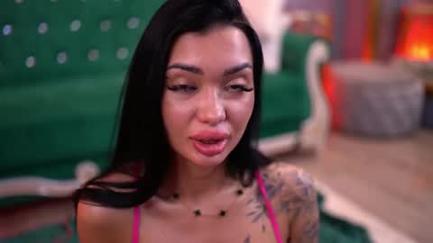 Snapshot of sashaferrera chatting on 02-14-25, 11:53 Dennise online show from 02-14-25, 11:53