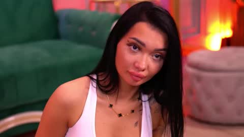 Snapshot of sashaferrera chatting on 02-17-25, 10:25 Dennise online show from 02-17-25, 10:25