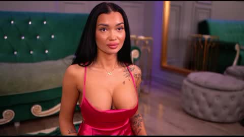 Snapshot of sashaferrera chatting on 02-25-25, 01:20 Dennise online show from 02-25-25, 01:20